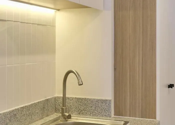 Nomads Den By Tony And Ola Aparthotel Cebu